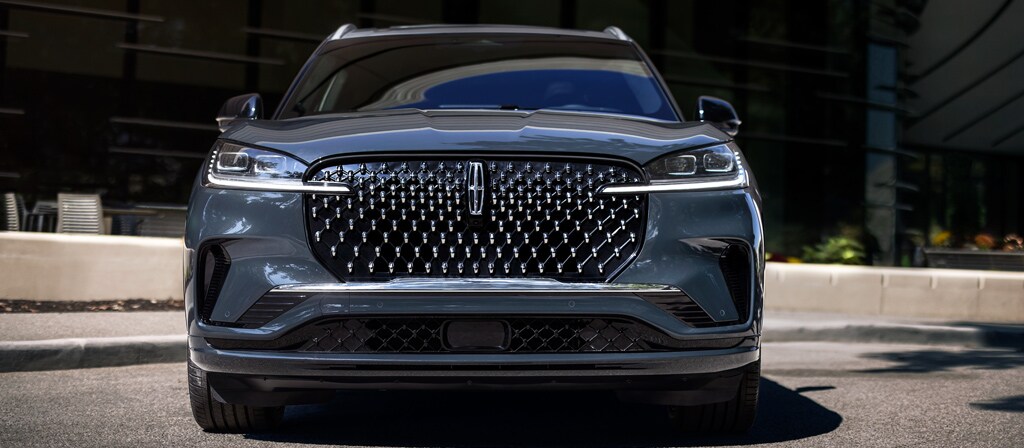 The bold grille of a 2027 Lincoln Aviator® Black Label®