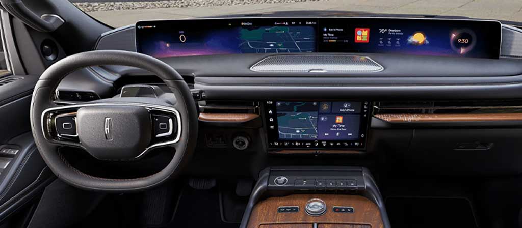 The front cabin of a 2027 Lincoln Navigator® Black Label™ model in the Invitation theme