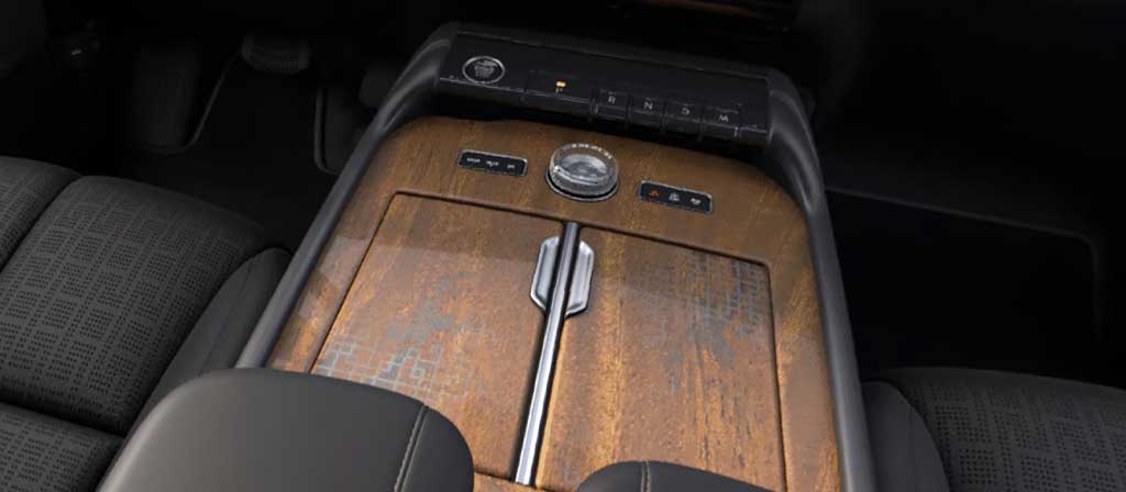 Khaya real-wood appliqué of the Invitation theme on the centre console of a 2027 Navigator® Lincoln Black Label™ model