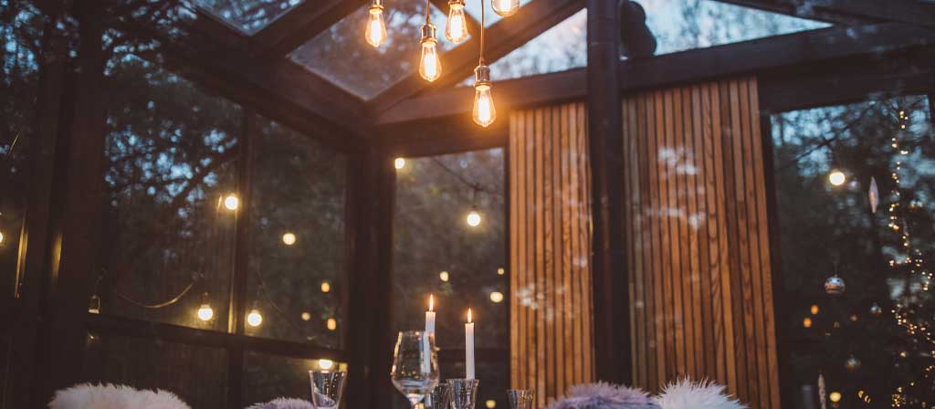An upscale dining area suggests the welcoming nature of the Lincoln Black Label™ Invitation theme