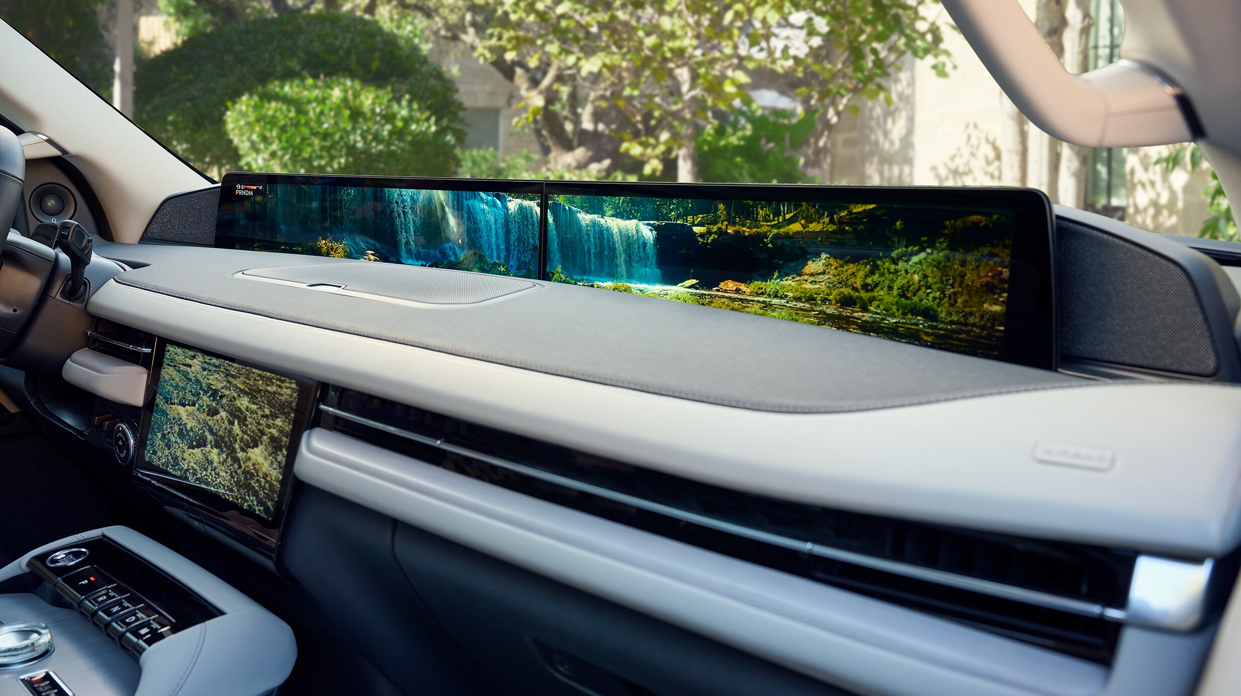 Interior view of the Lincoln cabin showing the steering wheel, centre touchscreen, and Panoramic Display.