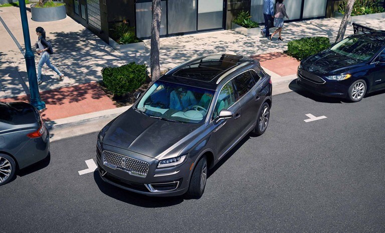 A Lincoln vehicle being guided into a parallel parking spot using ActivePark Assist
