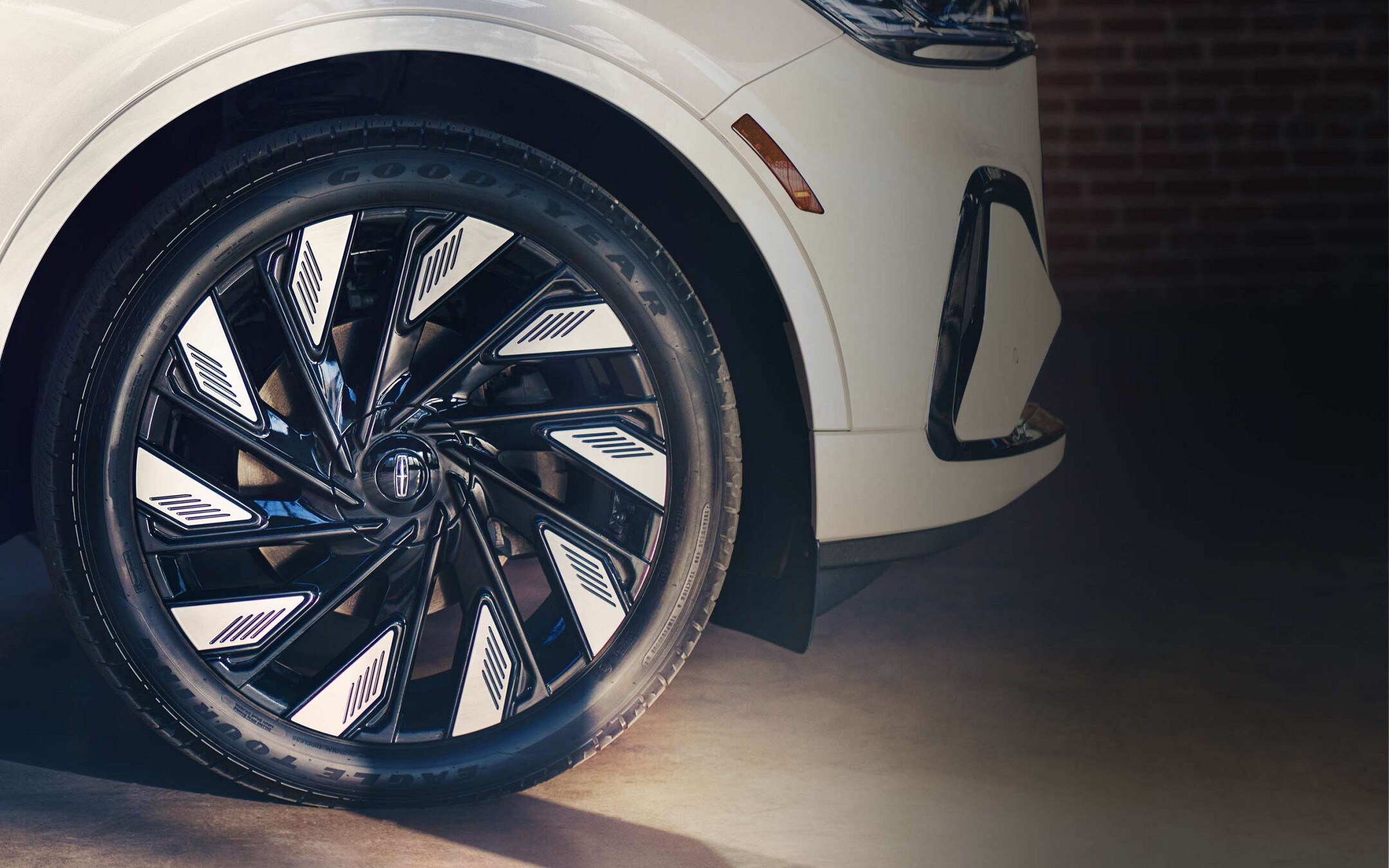Stylish 10-spoke wheels are shown on a 2025 Lincoln Nautilus SUV