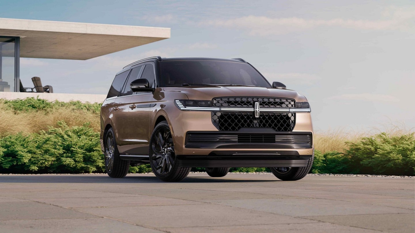 An image of a 2025 Lincoln Black Label Navigator® SUV with clickable hot spots with more feature information