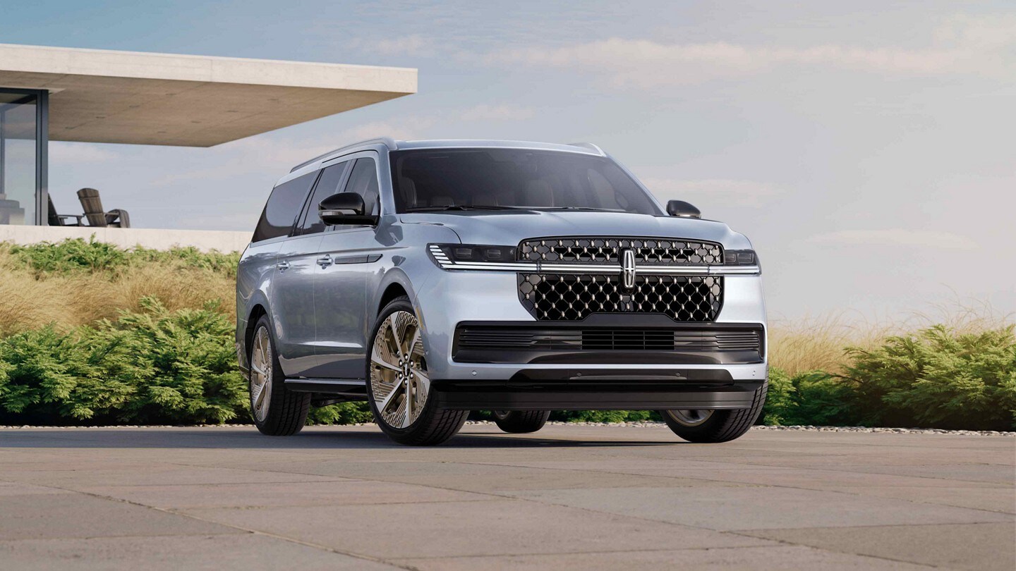 An image of a 2025 Lincoln Black Label Navigator® SUV with clickable hot spots with more feature information