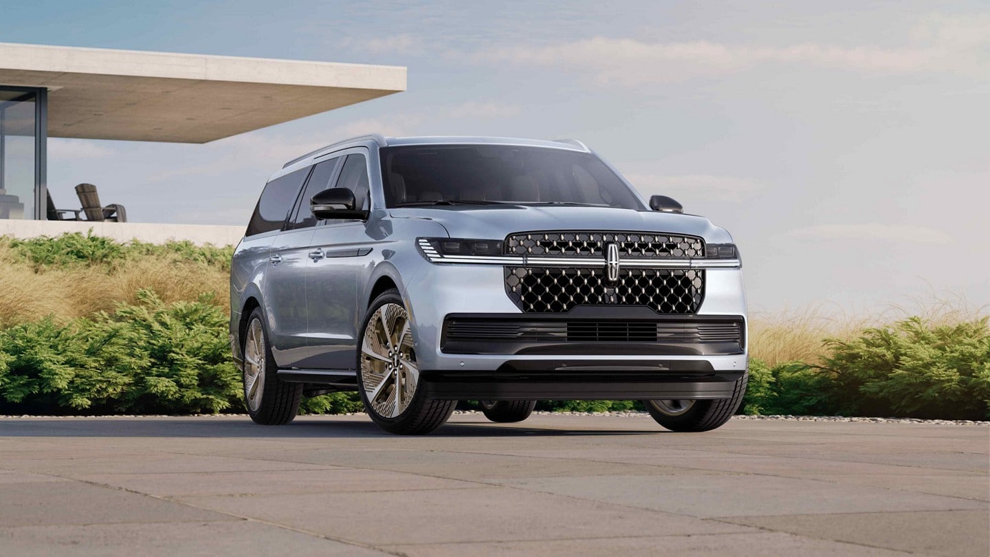 An image of a 2025 Lincoln Black Label Navigator® SUV with clickable hot spots with more feature information