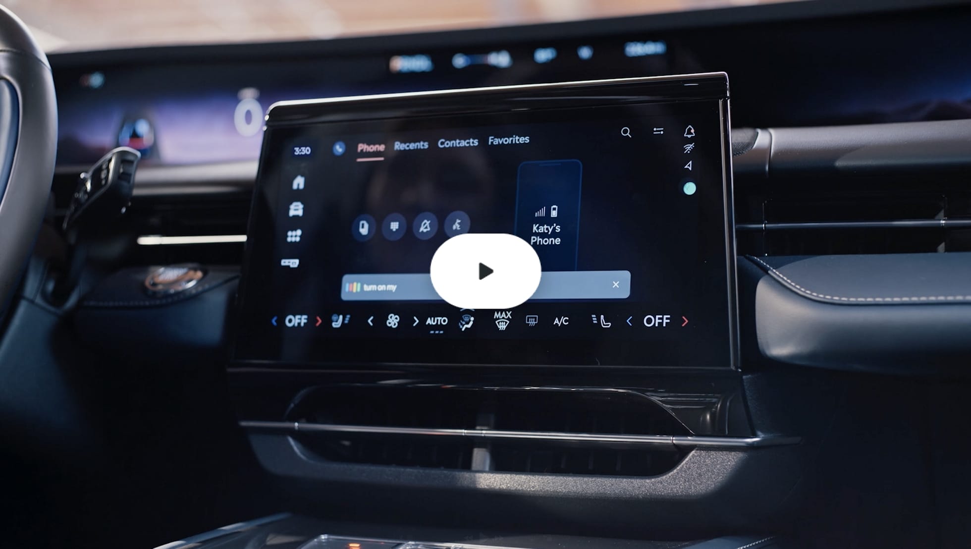 The centre-stack display of the Lincoln Nautilus® SUV shows voice assistance imagery.