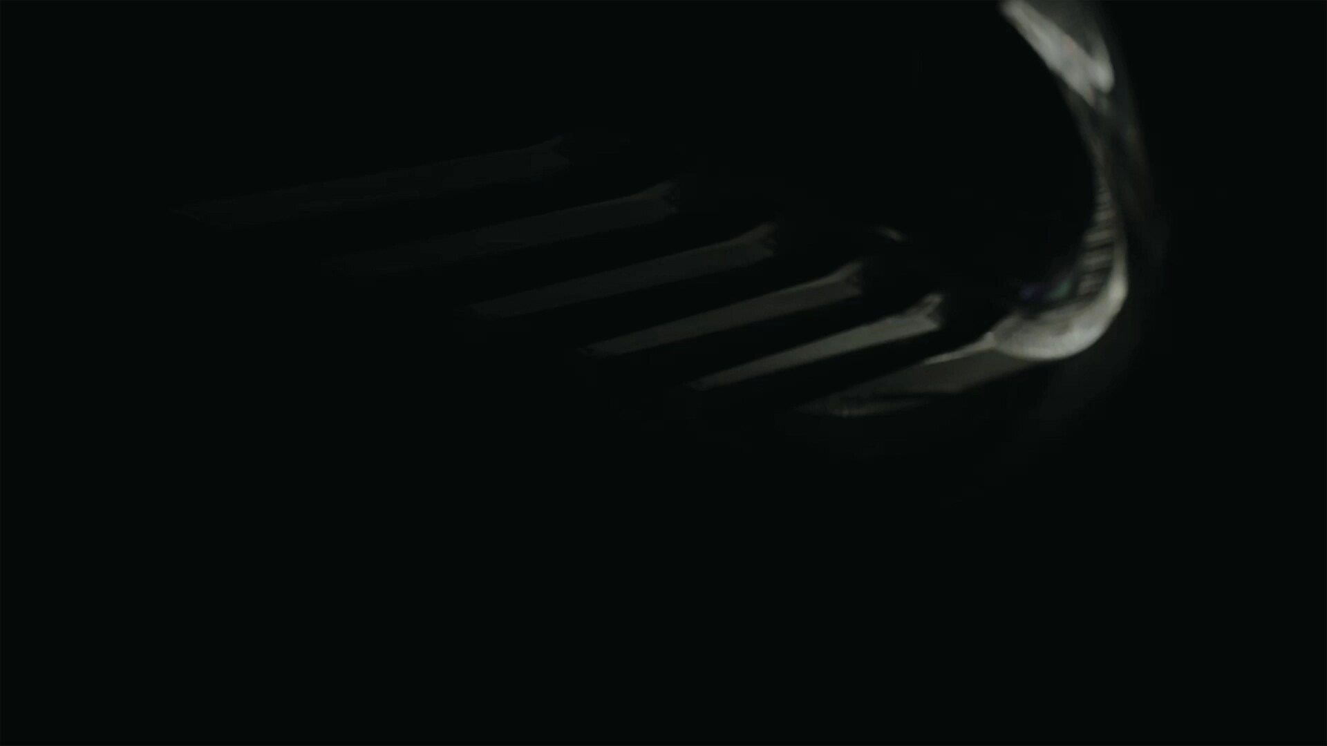 The Lincoln Embrace lighting sequence begins on a 2026 Lincoln Aviator