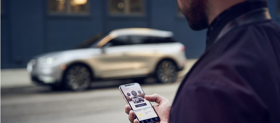 Man using the Lincoln Way app