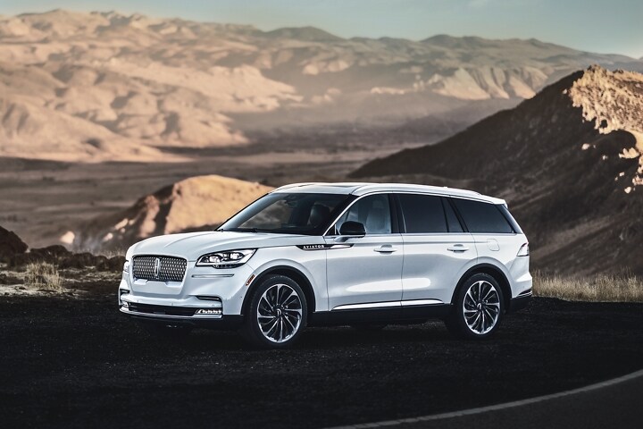 A 2023 Lincoln Aviator® Reserve model parked near a scenic mountain overlook