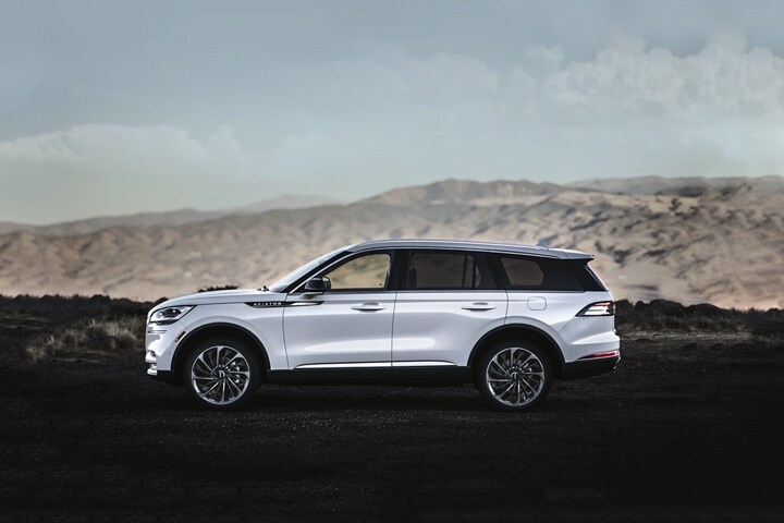 2023 Lincoln Aviator® in Pristine White parked at a scenic mountain overlook