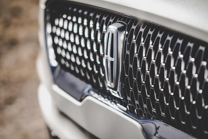 Close up of the 2023 Lincoln Aviator® Reserve grille with an eye-catching pattern of Lincoln® Star logo shapes
