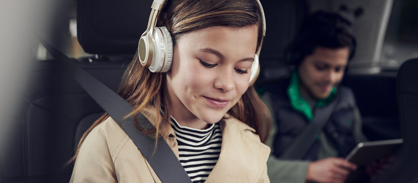 2 children seated in the 2nd and 3rd rows of a 2023 Lincoln Aviator® using the 4G LTE Wi-Fi hotspot