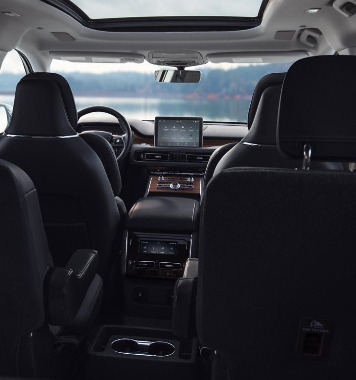 The 2nd-row of a 2023 Lincoln Aviator® is shown with the available Centre Console positioned between 2 Captain’s Chair