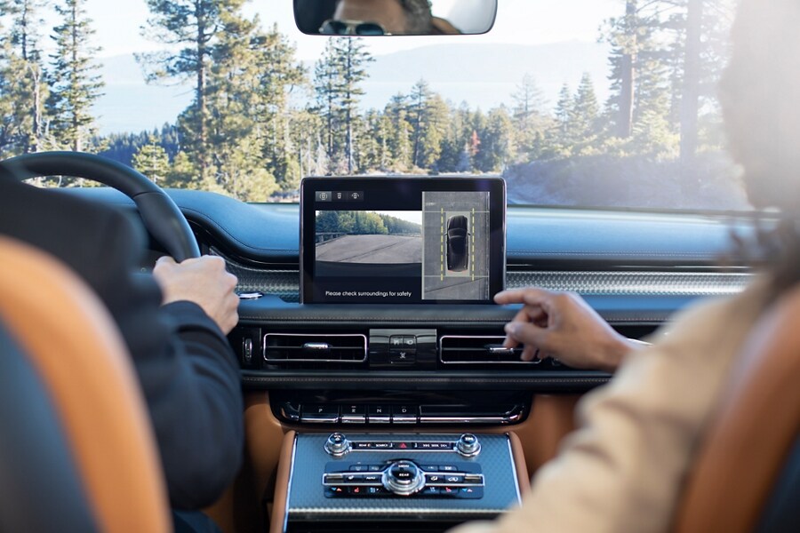 The 2023 Lincoln Aviator® 360-Degree Camera display is shown in the Centre Touchscreen