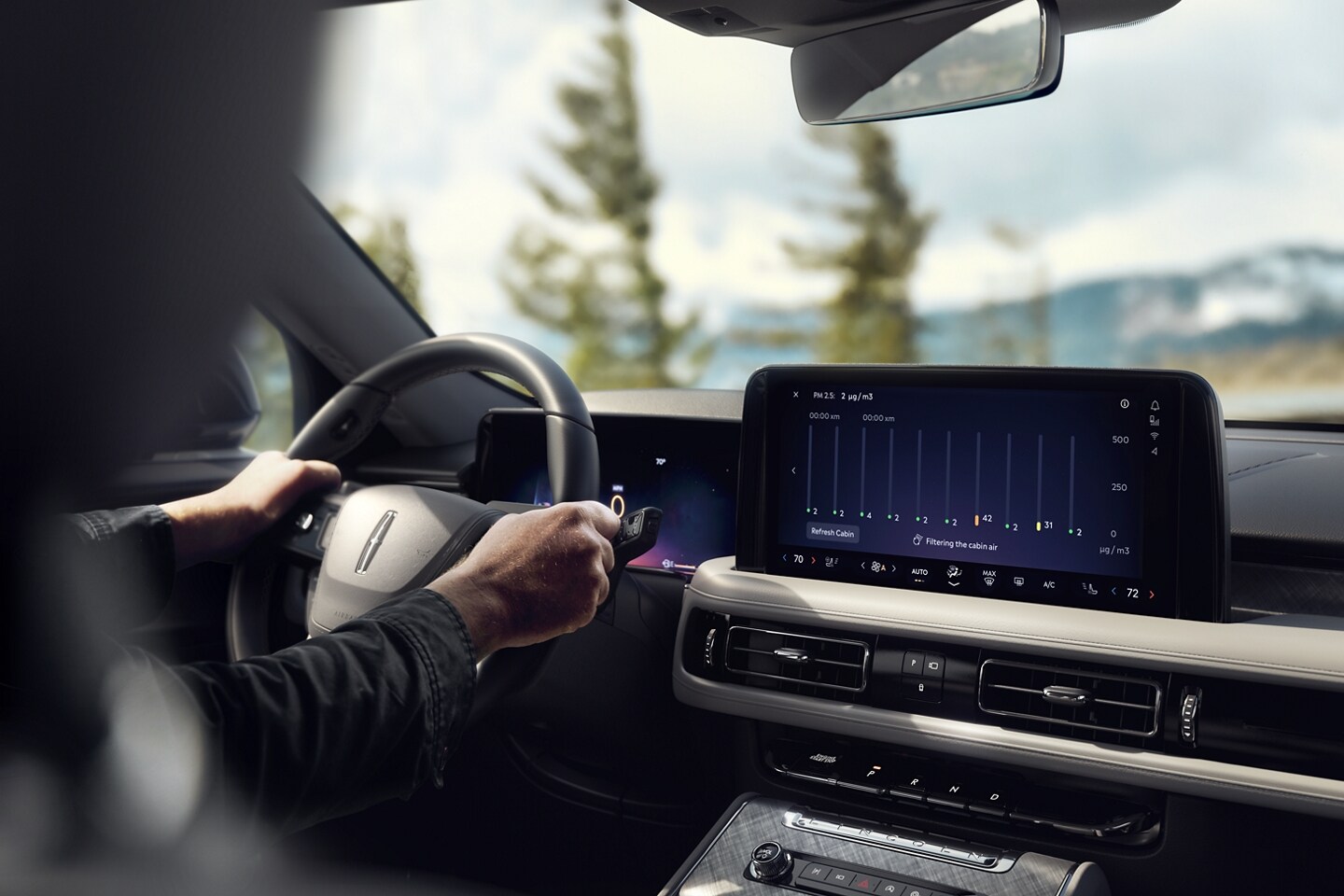 The centre touchscreen of a 2025 Lincoln Aviator displays the in-cabin air quality