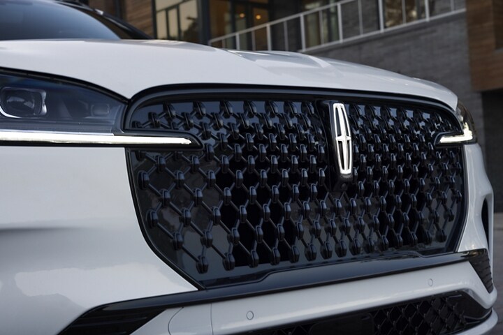 The front grille of a 2025 Lincoln Aviator is shown