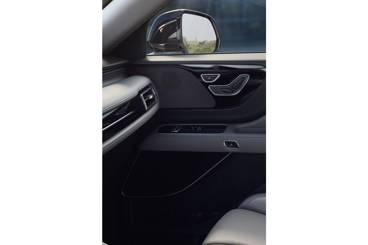 The interior of a 2025 Lincoln Aviator highlights positioning of airbags