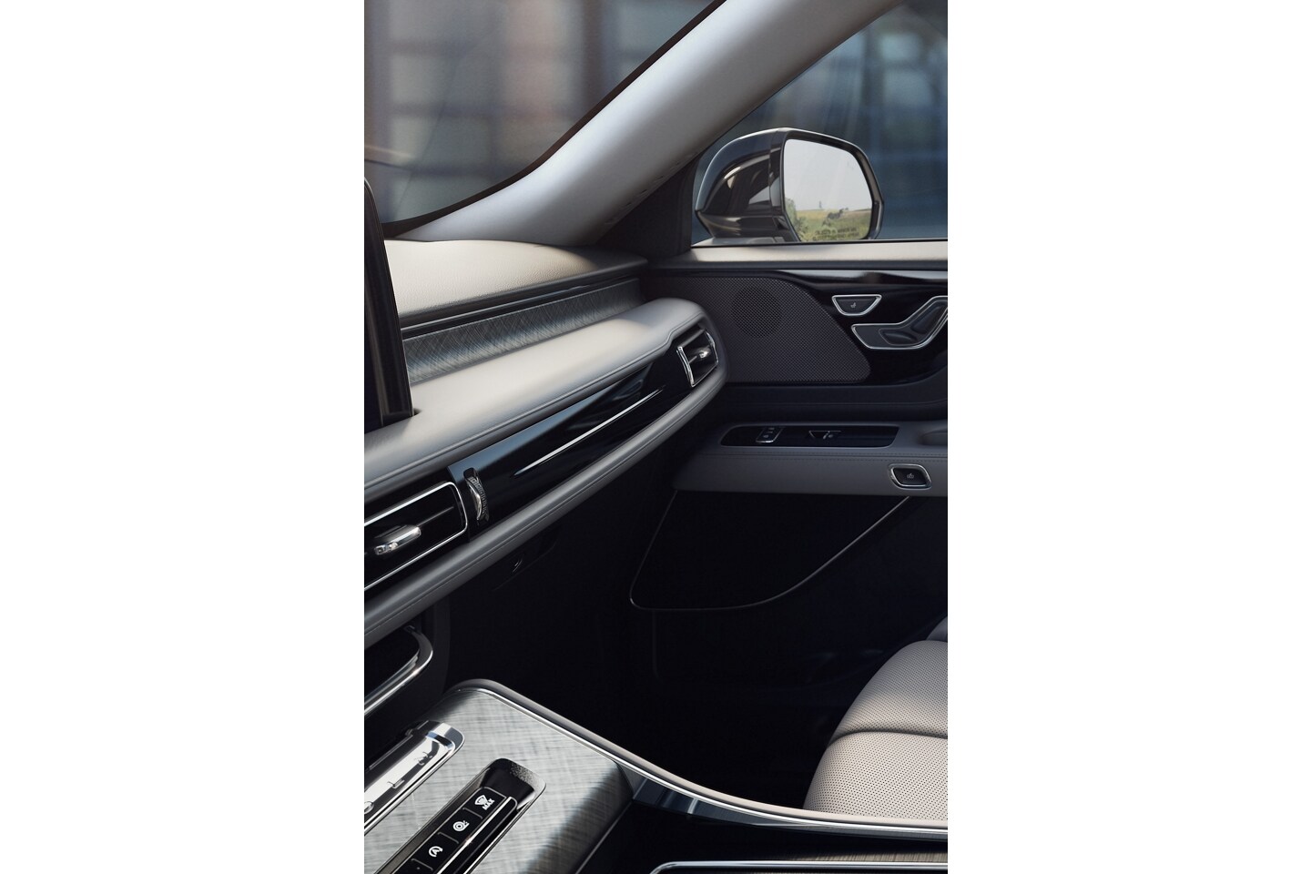 The interior of a 2025 Lincoln Aviator highlights positioning of airbags