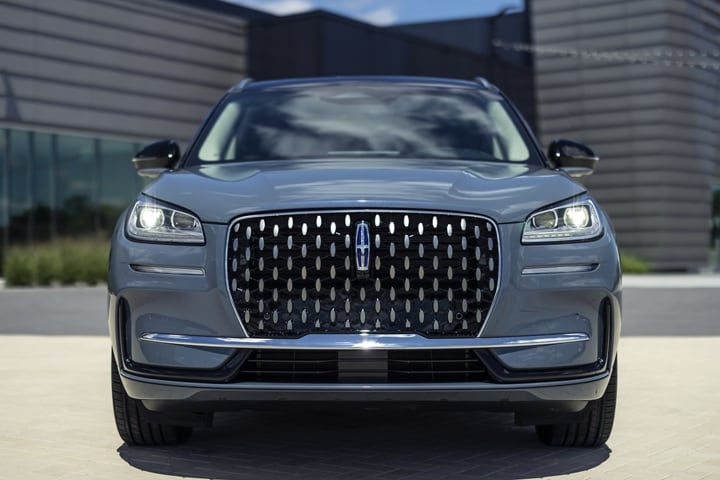 The bold front end of a 2023 Lincoln Corsair Grand Touring model is shown