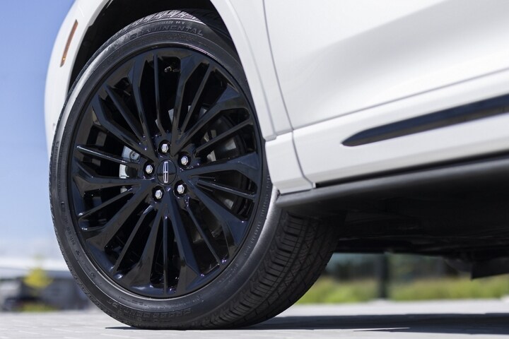 The stylish 20" wheel of the available Jet Appearance Package is shown