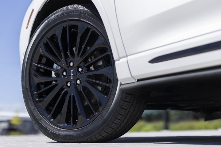 The stylish 20" wheels of the available Jet Appearance Package are shown