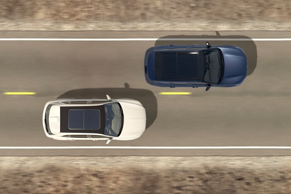 Two vehicles are shown from overhead to demonstrate the Blind Spot Information System
