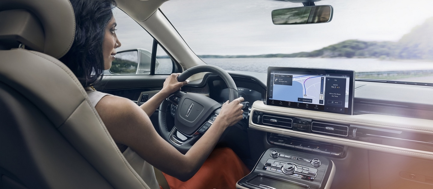 The frameless rearview mirror is shown in a 2023 Lincoln Nautilus SUV
