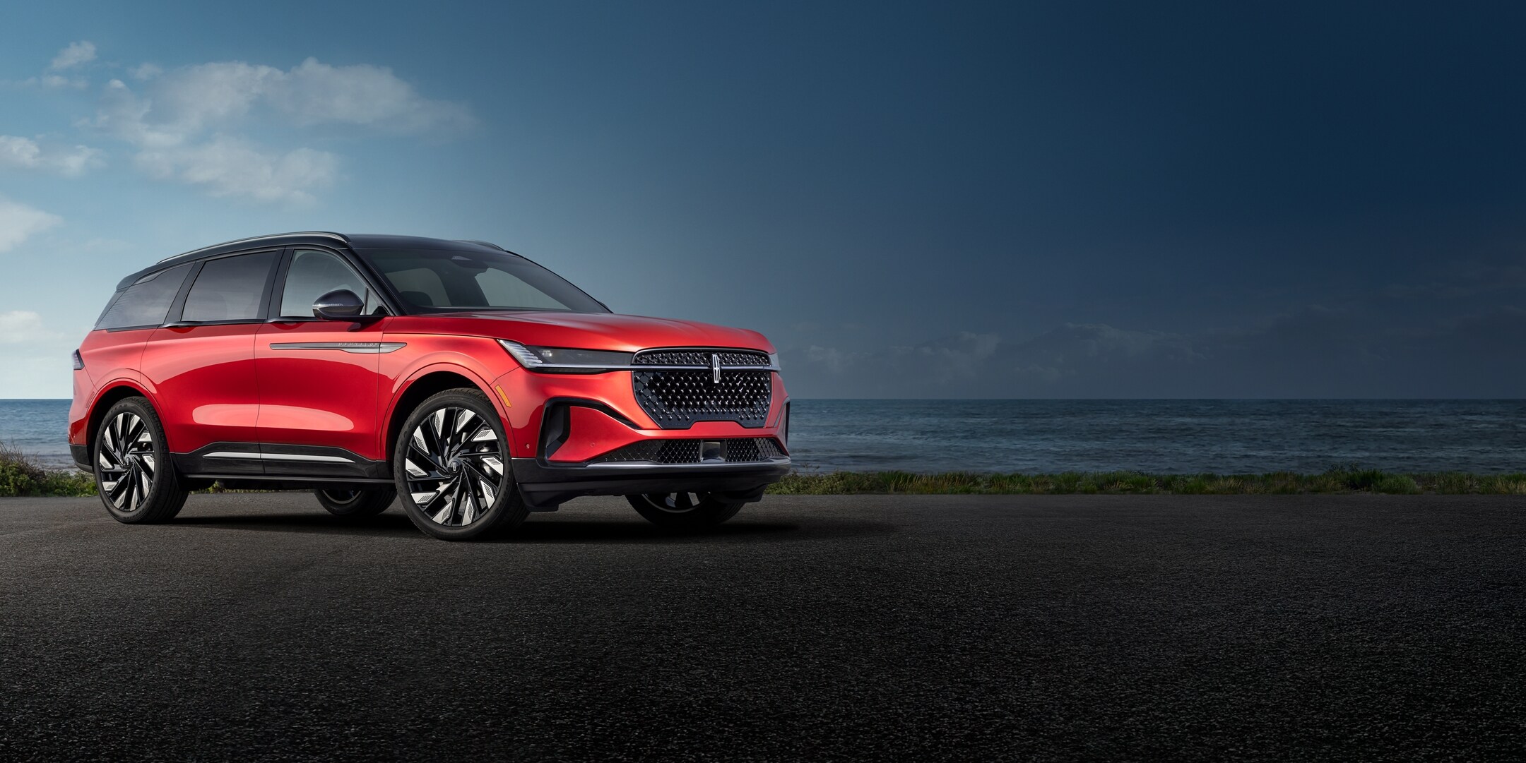 The 22-inch wheels of a 2024 Lincoln Nautilus SUV with the available Jet Appearance Package
