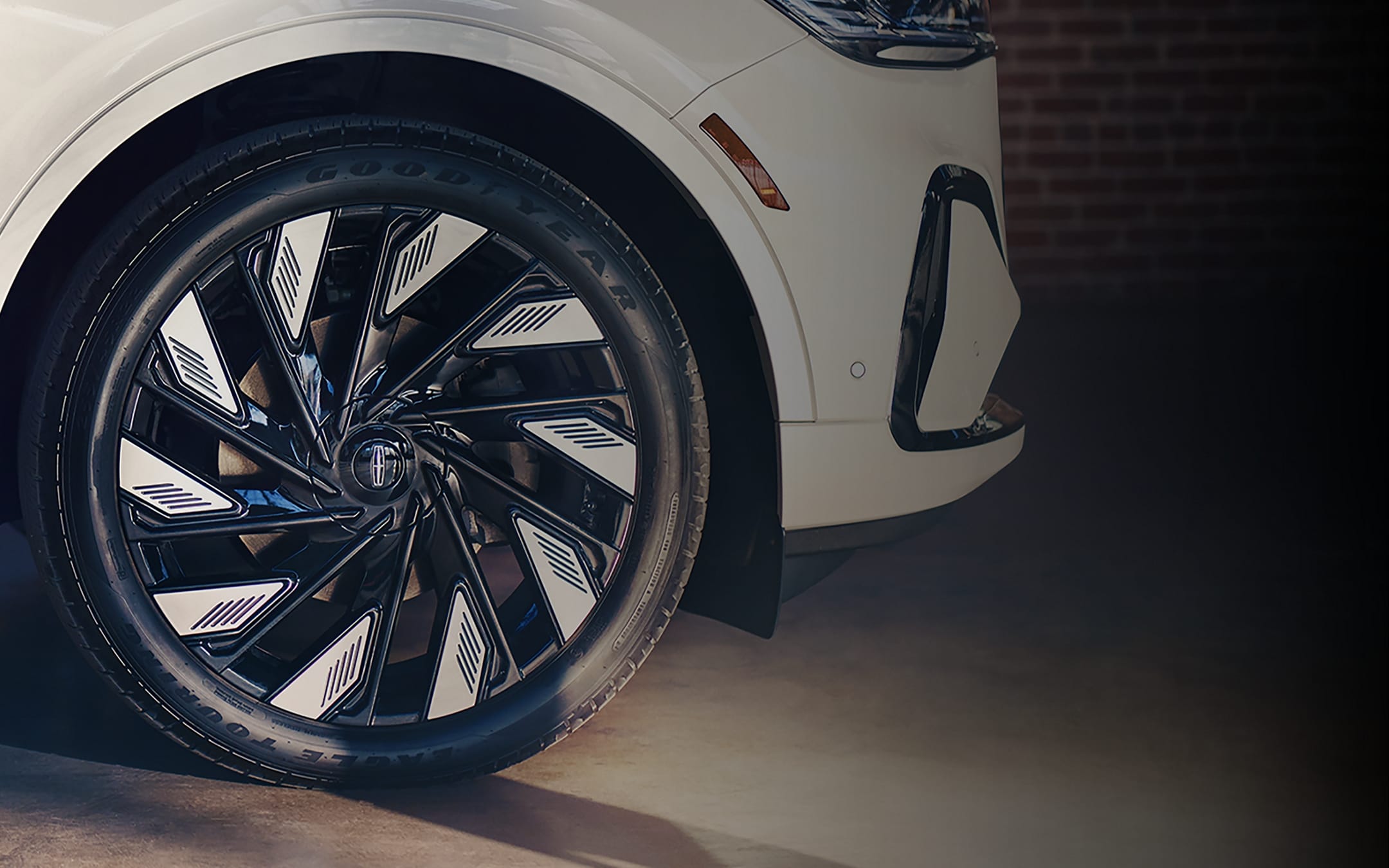 Stylish 10-spoke wheels are shown on a 2024 Lincoln Nautilus SUV