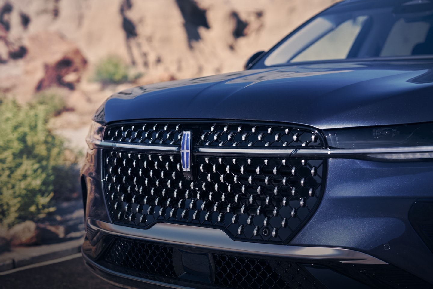 The grille of the 2024 Lincoln Nautilus