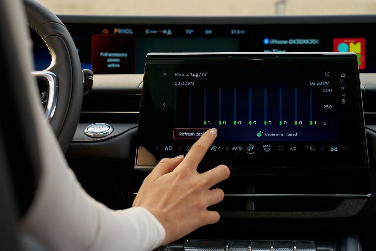 The driver of a 2025 Lincoln Nautilus SUV uses the centre touchscreen to adjust the settings of available Auto Air Refresh