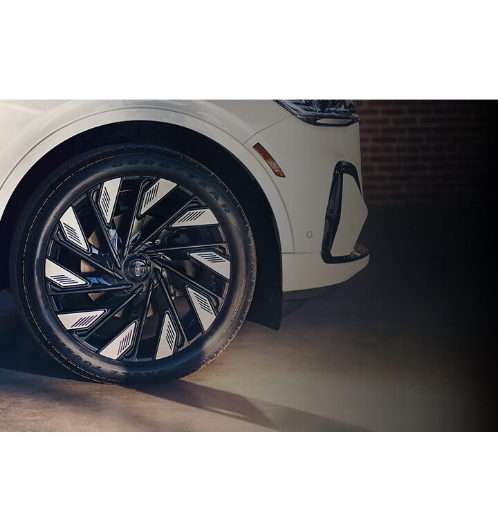 Close-up of a 10-spoke wheel shown on a 2025 Lincoln Nautilus