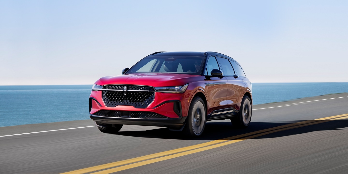 The 2025 Lincoln Nautilus on the road