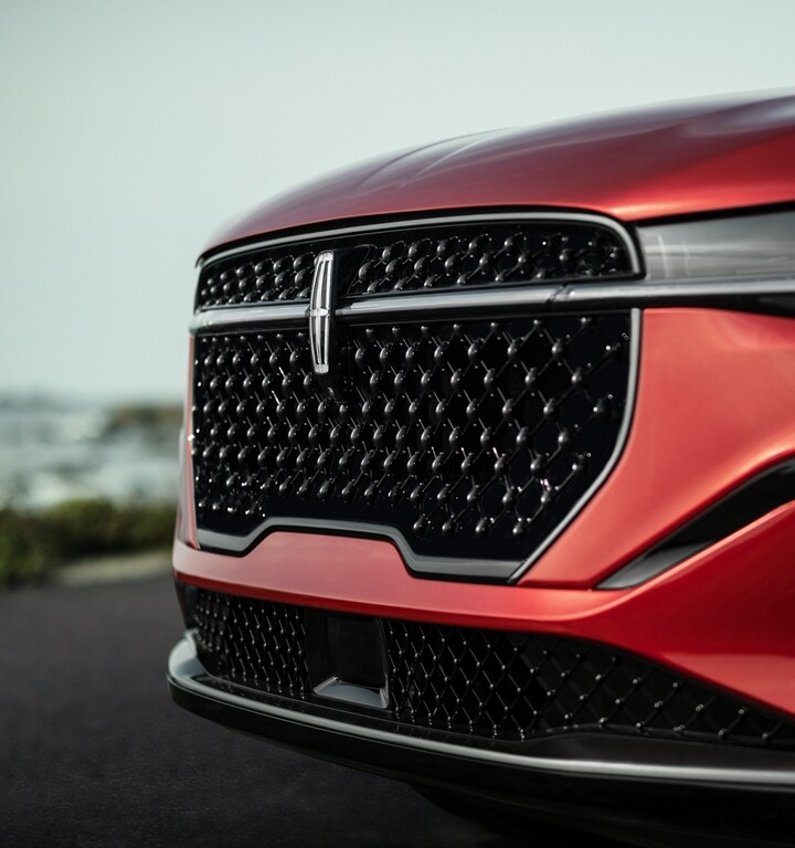 The grille of a 2025 Lincoln Nautilus SUV with the available Jet Appearance Package sparkles in the sunlight