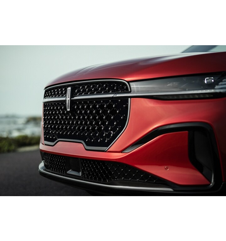 The grille of a 2025 Lincoln Nautilus SUV with the available Jet Appearance Package sparkles in the sunlight