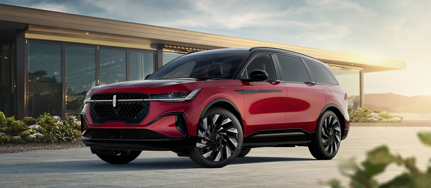 A 2026 Lincoln Nautilus with clickable hot spots with more feature information