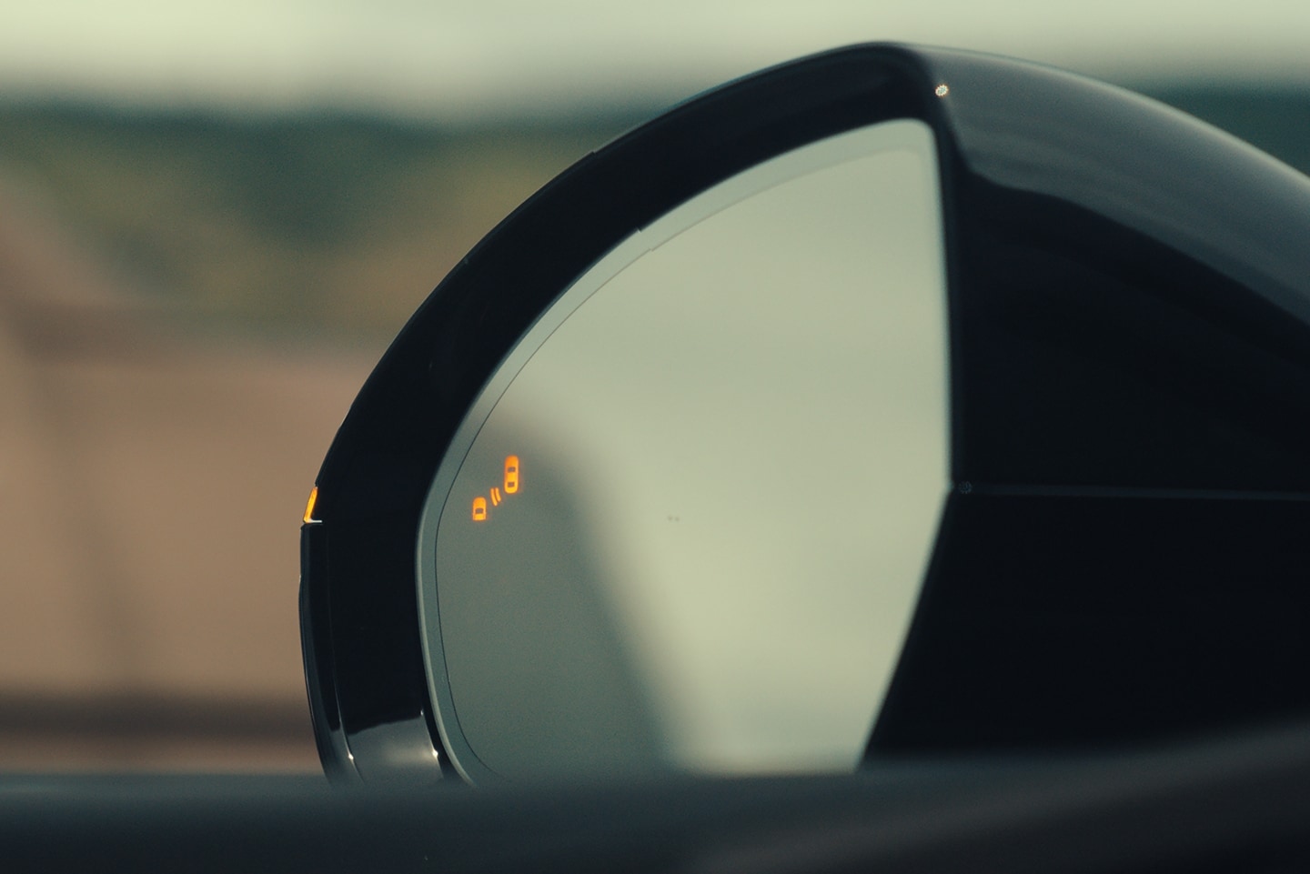 An illustration of a Lincoln vehicle in reverse and sensing another vehicle passing behind it