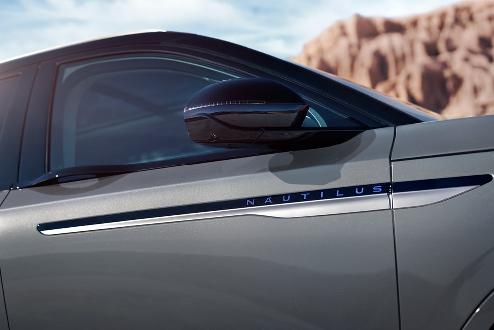 The fold in sideview mirrors of a 2026 Lincoln Nautilus