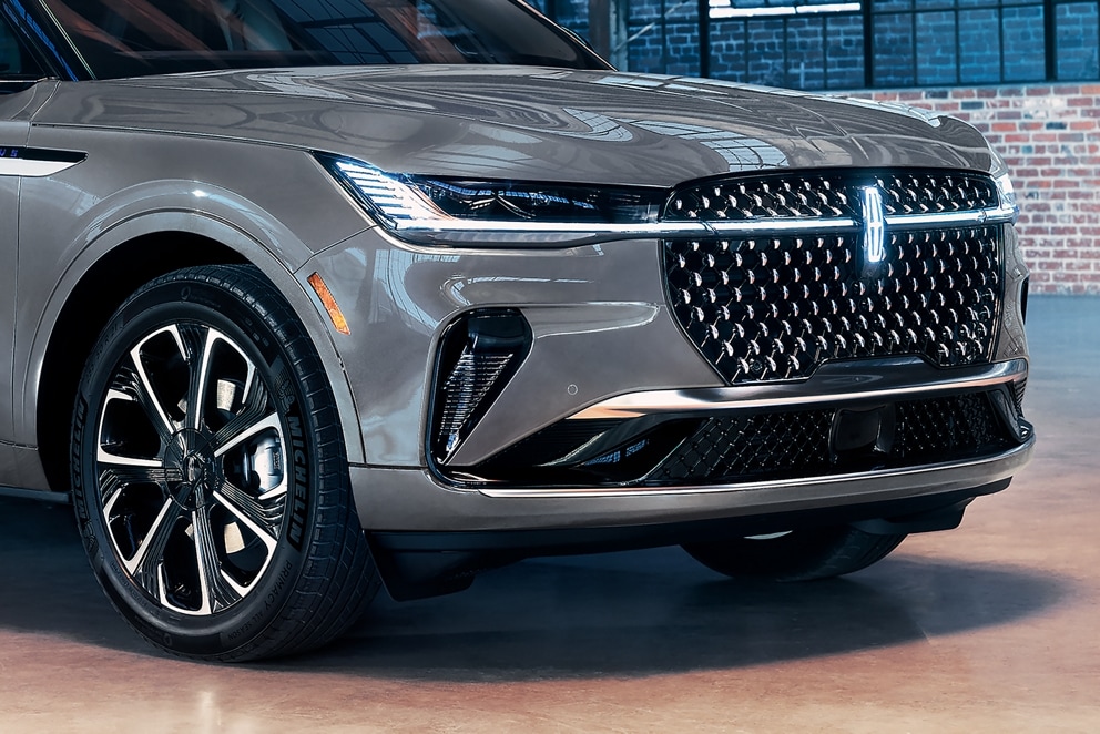 The headlamps of a 2026 Lincoln Nautilus