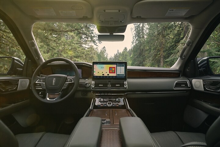 The front cabin of a 2023 Lincoln Navigator® SUV shows off a calming design