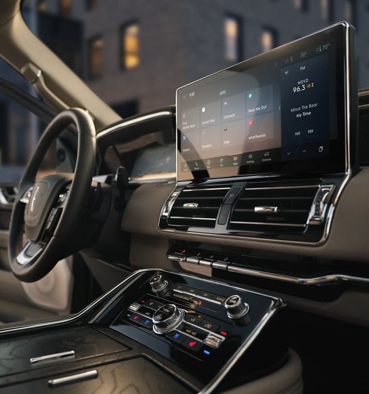 The broad 13.2" centre touchscreen of a 2023 Lincoln Navigator® SUV
