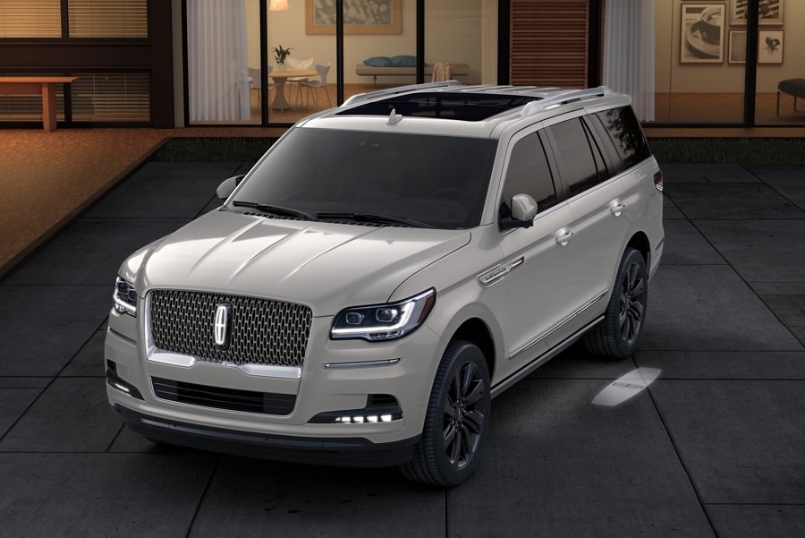 2023 Lincoln Navigator shown with available Monochromatic Package