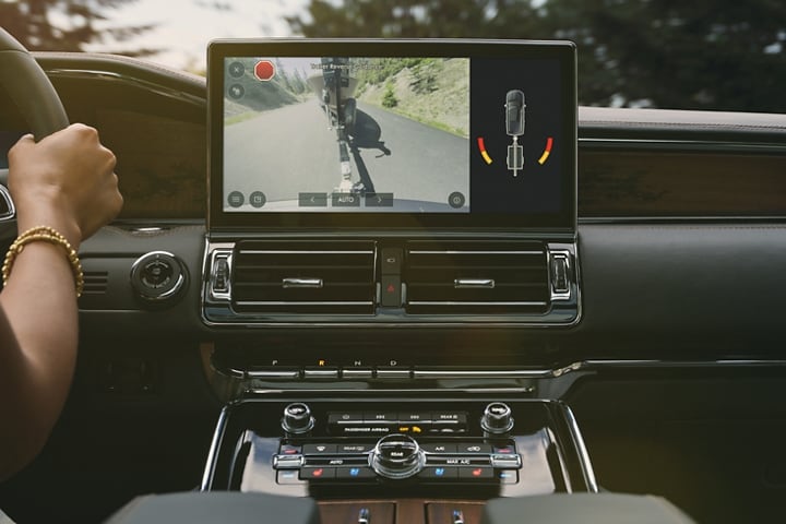The Trailer Reverse Guidance view is shown on the 13.2" LCD centre touchscreen