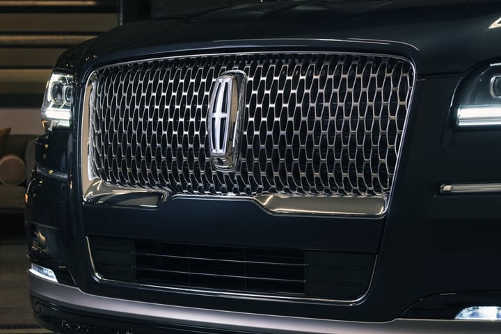 The grille design of a 2024 Lincoln Navigator SUV shows off the illuminated Lincoln star