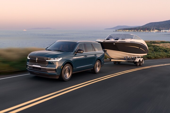 A 2025 Lincoln Navigator® SUV tows a large boat