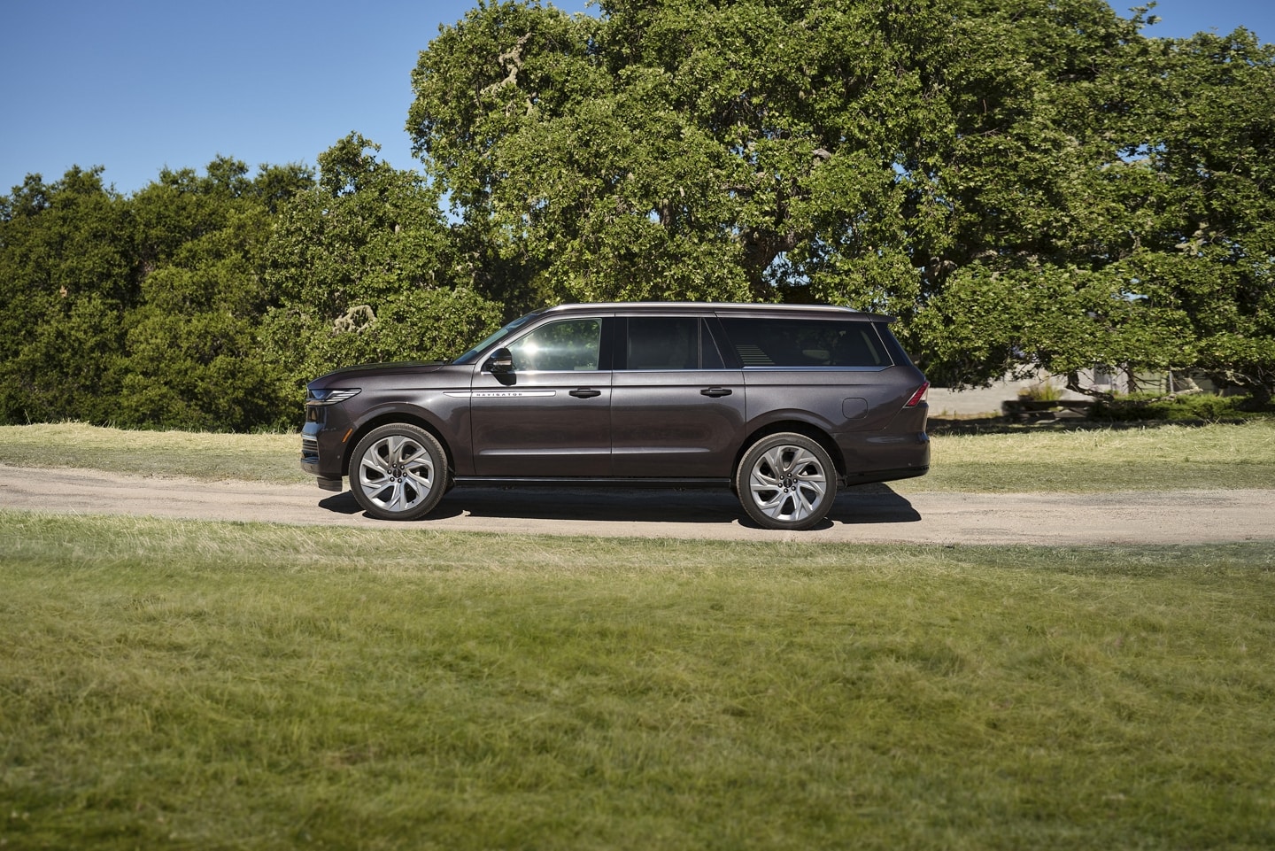 2025 Lincoln Black Label Navigator® with long wheelbase platform