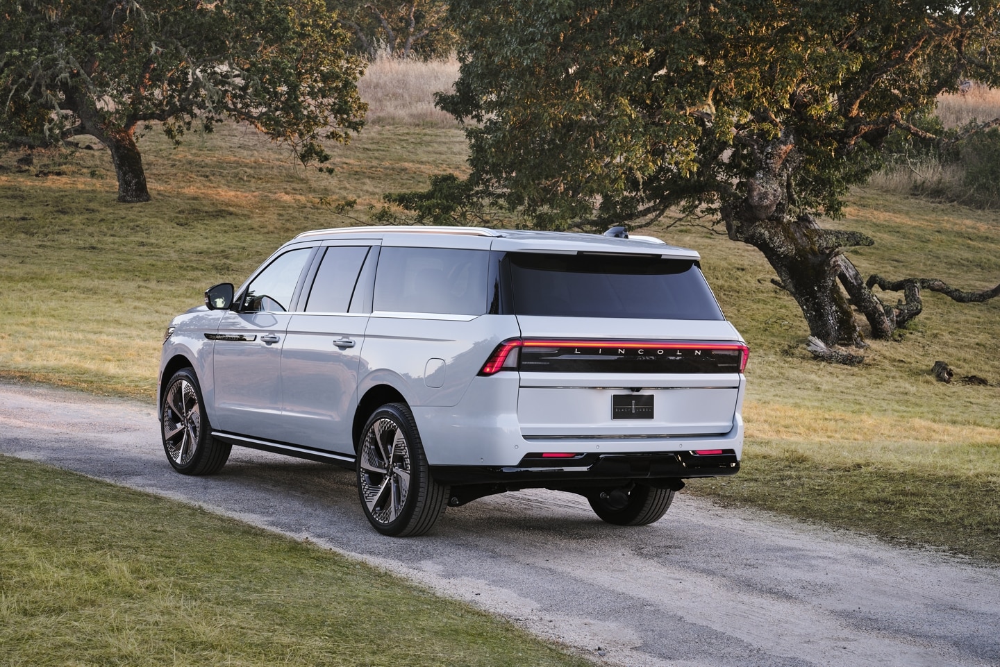 2025 Lincoln Black Label Navigator® SUV with long wheelbase platform