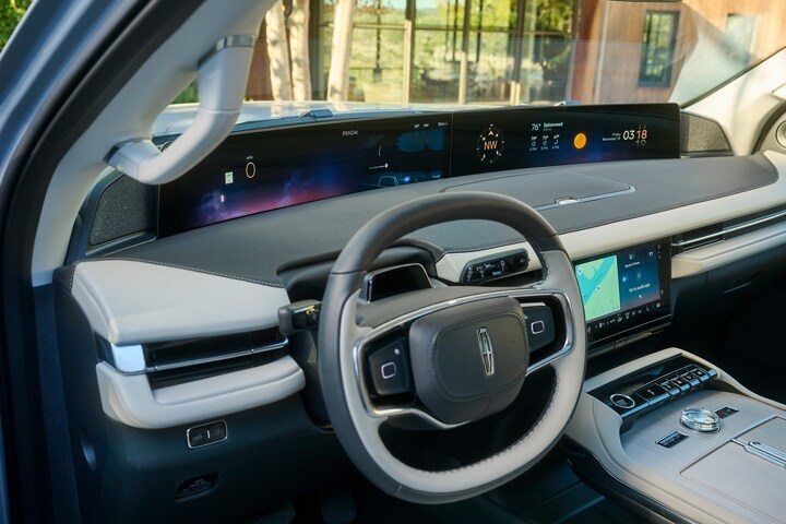 The interior of a 2025 Lincoln Navigator® Reserve model