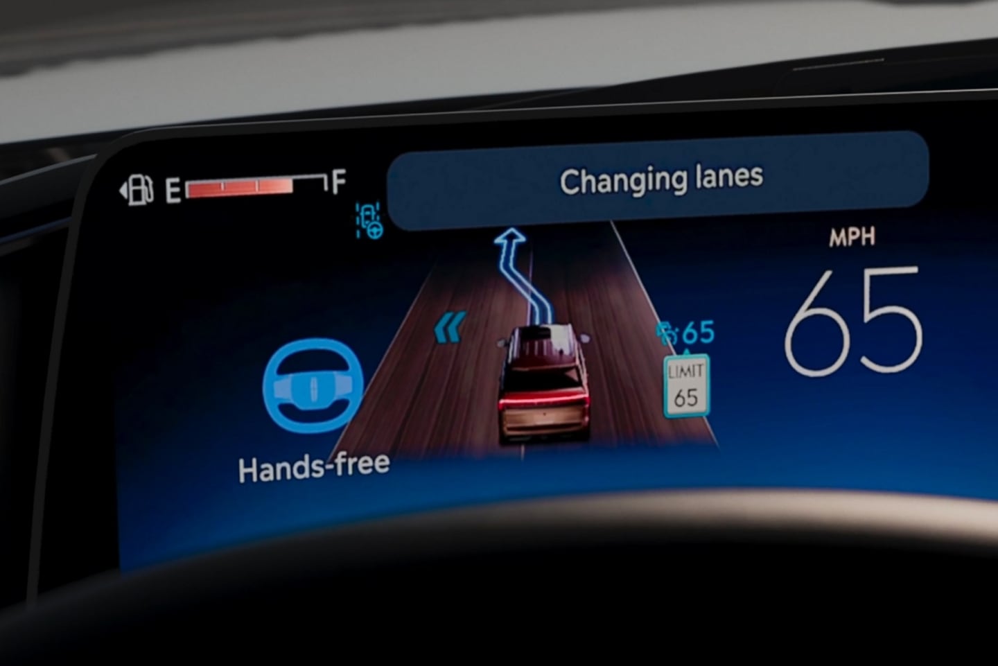 The driver information cluster indicates an upcoming lane change via Lane Change Assist